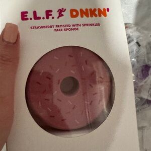DNKN' Strawberry Frosted Face Sponge - Pink